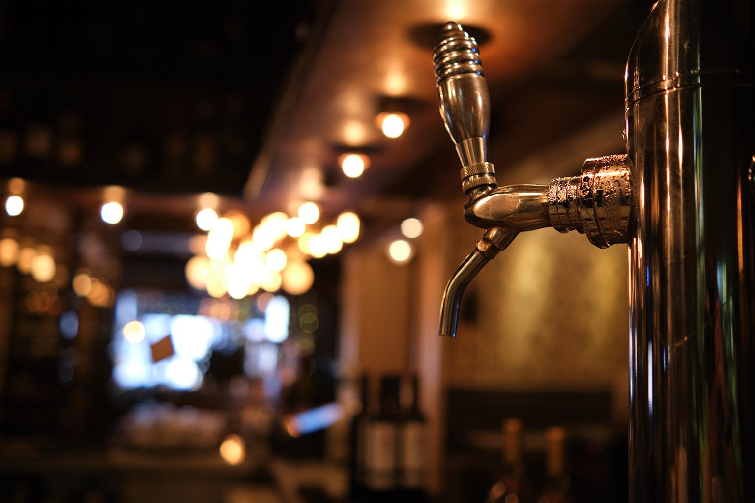beer tap in a freehouse pub with warm lighting and independent selection of drinks