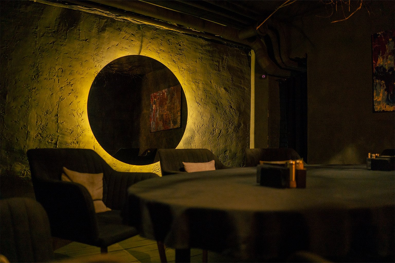 intimate bar interior with warm lighting in an independent freehouse pub in Cornwall